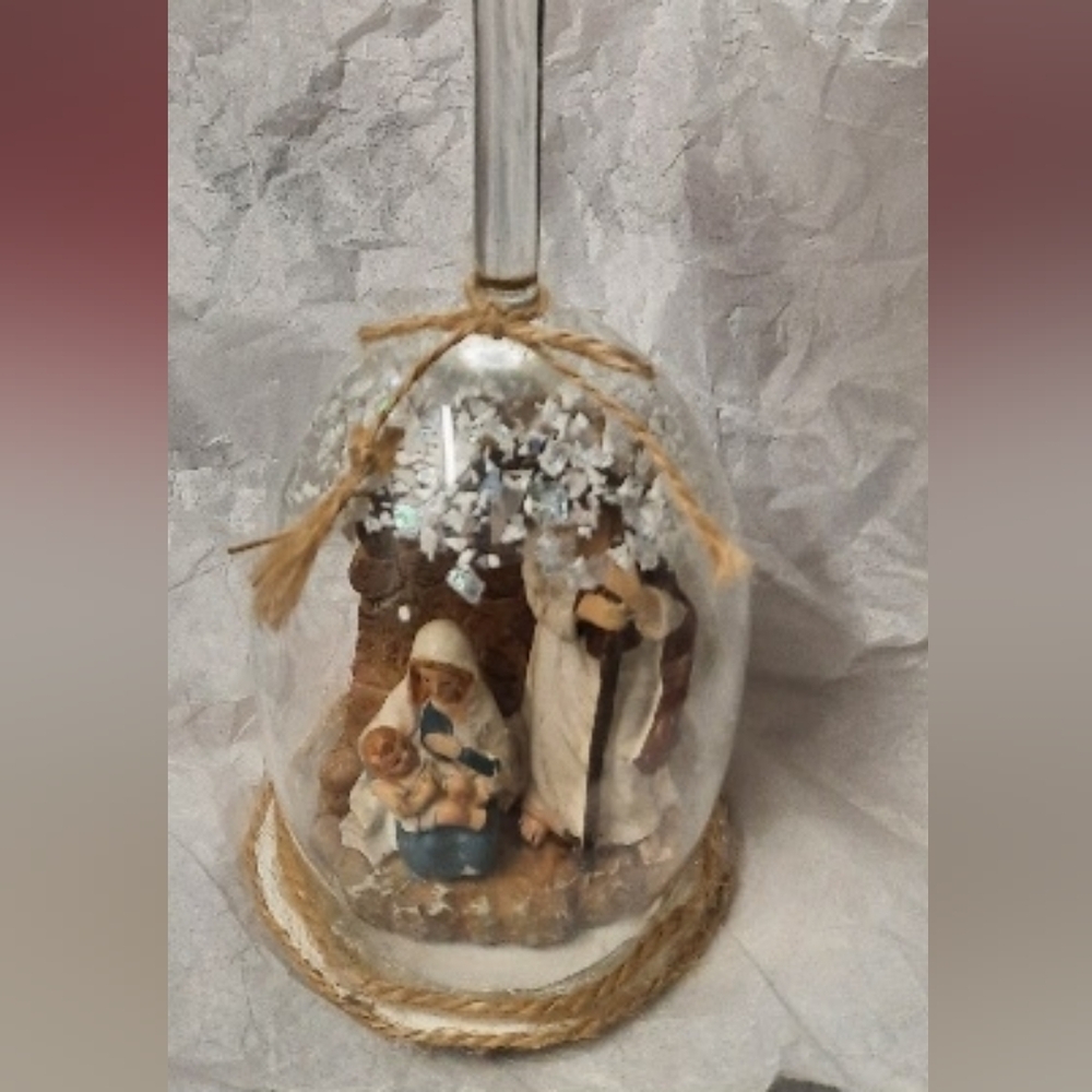Hand Crafted By Me~Red Candle Holder with Nativity Scene - Picture 2 of 3